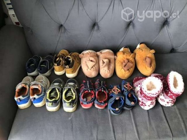 Lote de zapatillas, sandalias y pantuflas