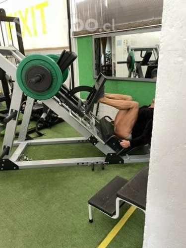 Máquina doble función prensa/hack squat gimnasio