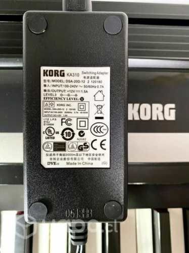 Korg SP-170s + atril y pedal sustain