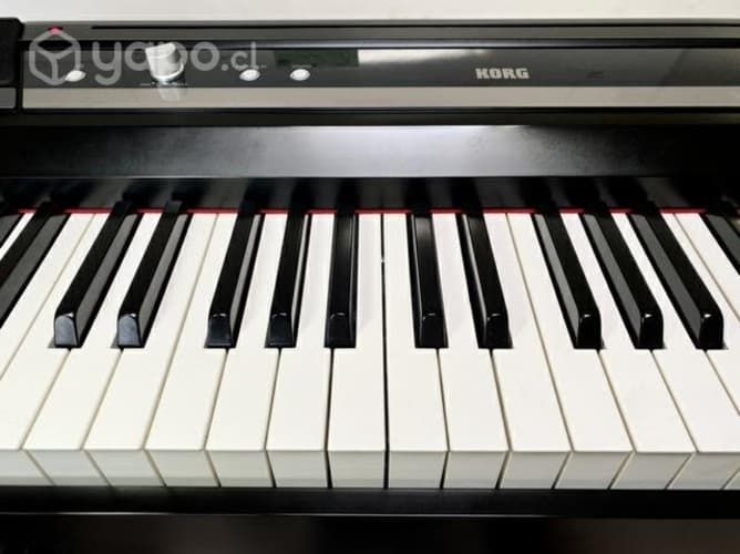 Korg SP-170s + atril y pedal sustain