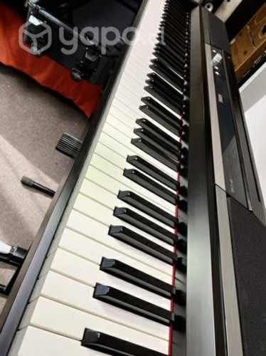 Korg SP-170s + atril y pedal sustain