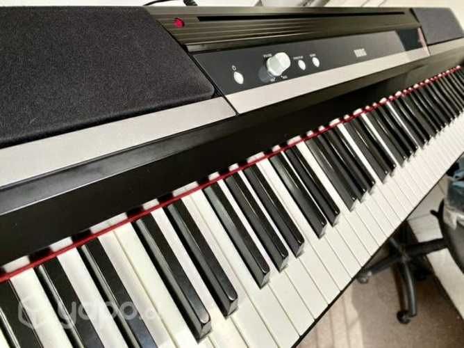 Korg SP-170s + atril y pedal sustain