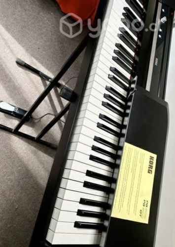 Korg SP-170s + atril y pedal sustain
