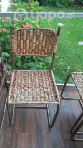 Silla de ratan y aluminio. Hay 5 disponibles.
