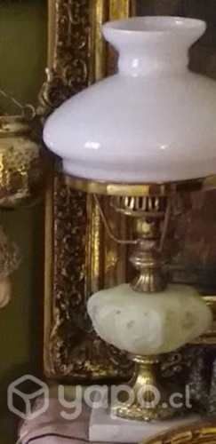 Antigua lámpara sobremesa o velador