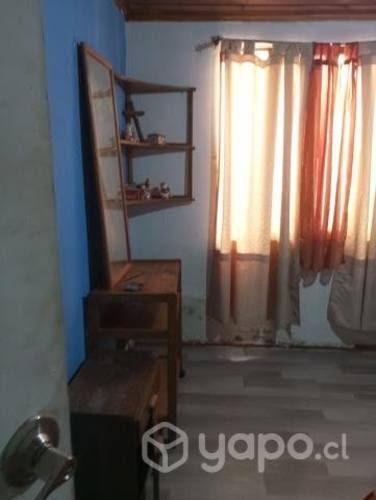 Se ofrece pieza amoblada