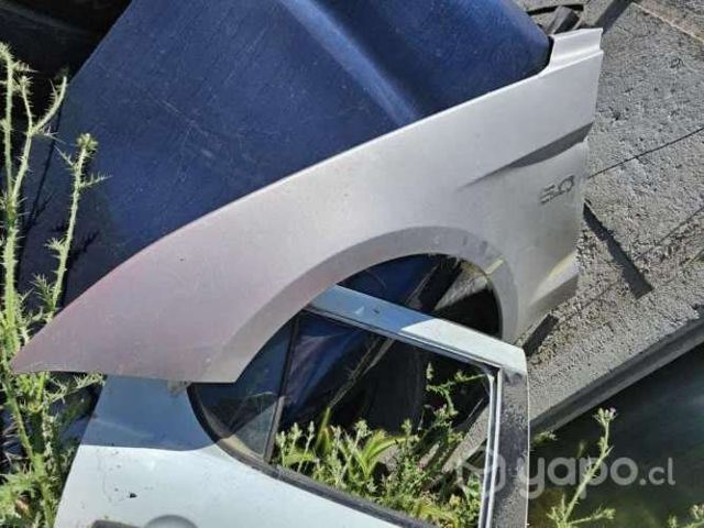 Tapabarro chofer de ford mustang 2018 con detalle