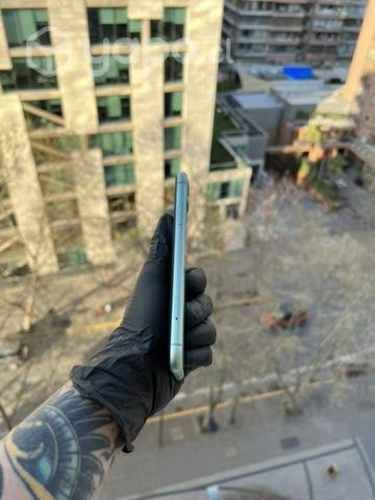 IPhone 11 Verde menta 128GB, seminuevo sin caja