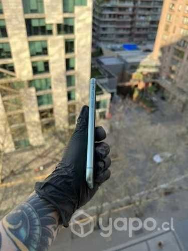IPhone 11 Verde menta 128GB, seminuevo sin caja