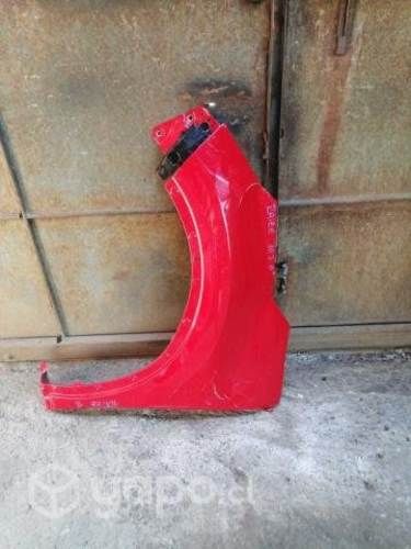 Tapabarro izquierdo toyota raize rojo original