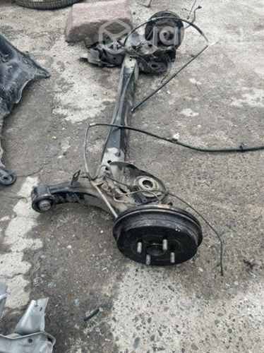 Eje trasero Toyota Yaris sedan 2021