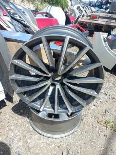1 llanta r19 AUDI original