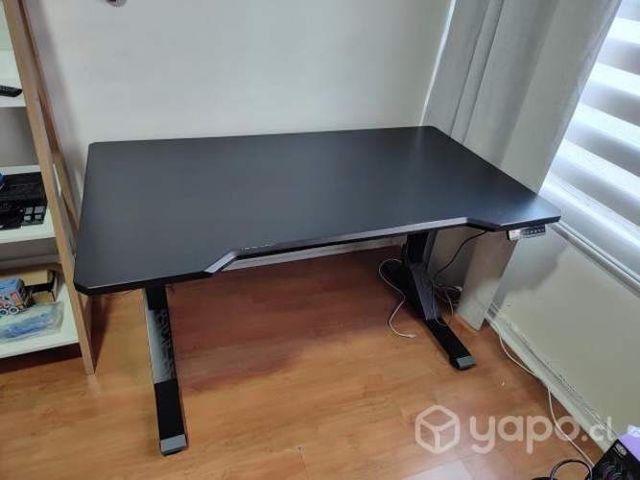 Escritorio altura regulable, gamer, poco uso