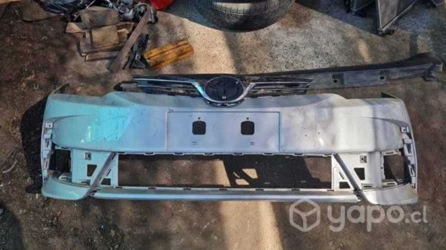 Parachoque delantero+mascara corolla 2019 original