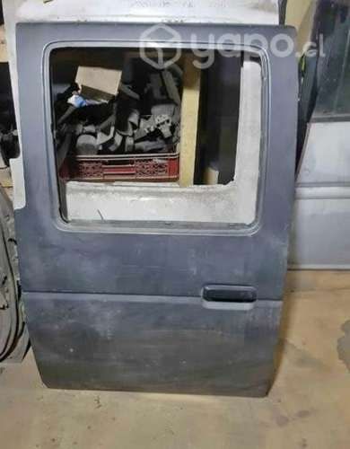 Puerta trasera izquierda Nissan