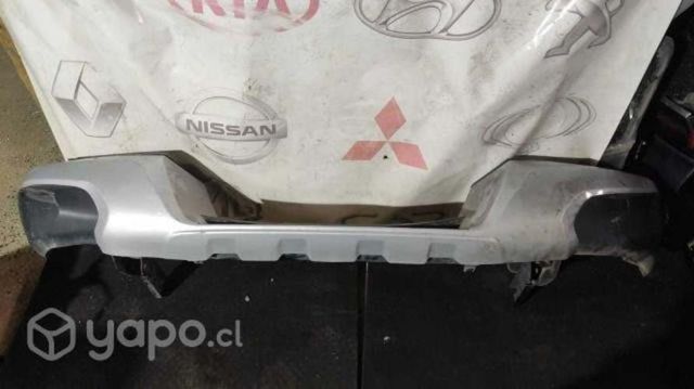 Parachoque trasero Mitsubishi L200