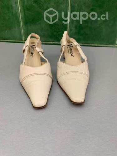 Chalas italianas num 36 cuero, Metros Tobalaba y C