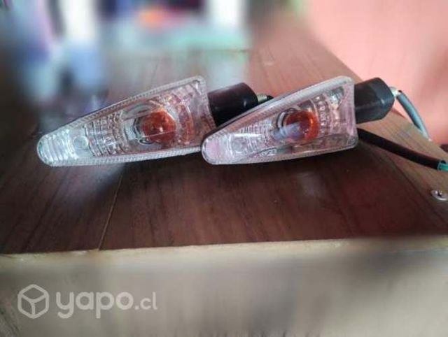 Repuestos de moto : plásticos y otras cosas