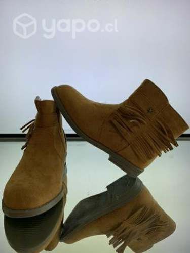 Botas marca YUMP talla 33