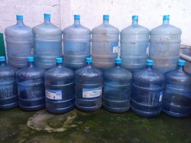 ENVASES VACIOS ( aguas manantial) DE 20 LTS