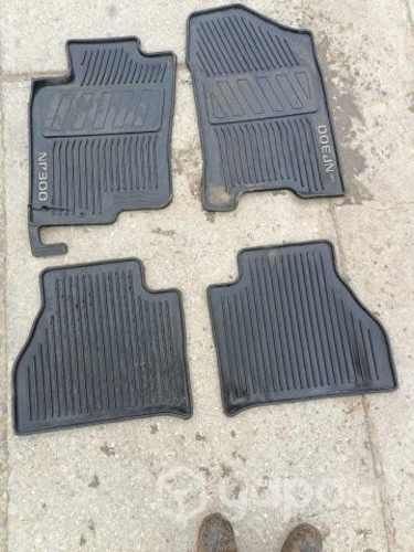 Alfombras Piso Nissan Np300 Año 2015-2019 Original