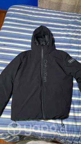 Parka Calvin Klein semi nueva talla M