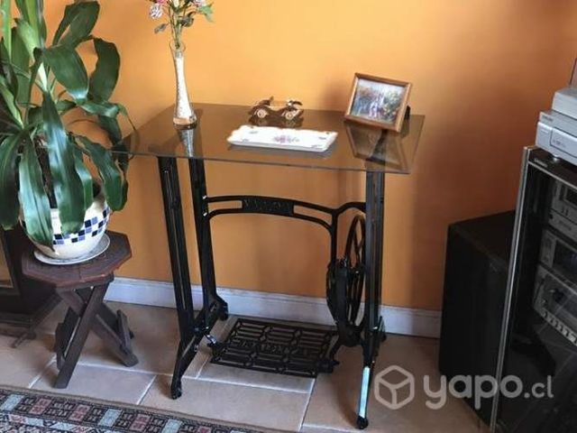 Mesa de arrimo de máquina de coser restaurada