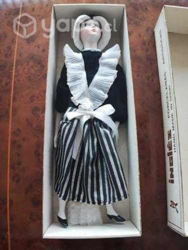 Muñeca de porcelana europea coleccionista