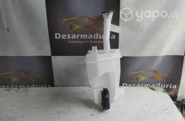 Depósito limpiaparabrisas versa 2020 a 2023. 2.1