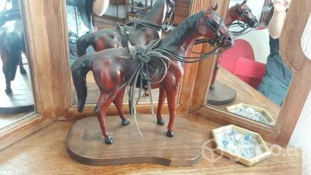 Caballo de madera decorativo