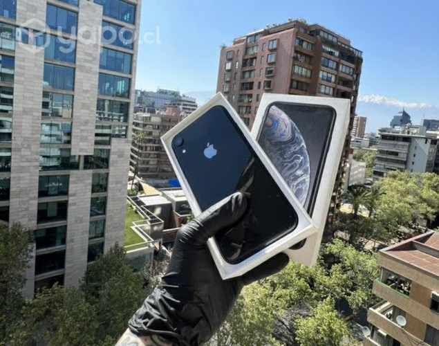 IPhone XR negro, seminuevo en caja