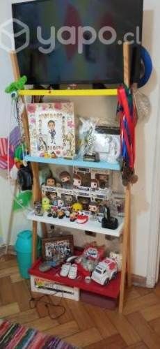 Repisa y velador modular marca Homy.