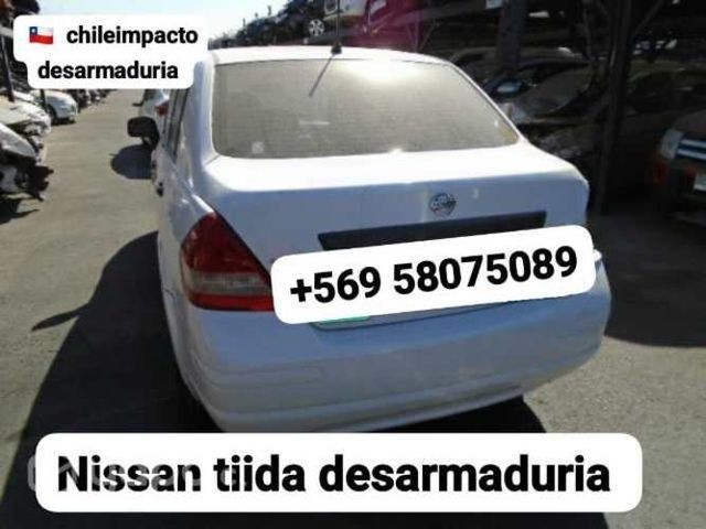 Puerta trasera derecha Nissan Tiida desarmaduría