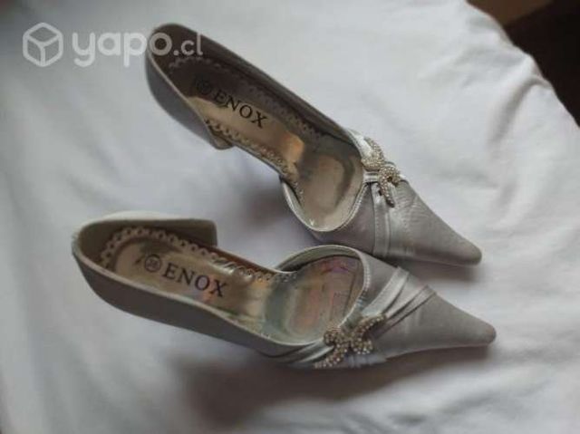 Zapato de fiesta plateado