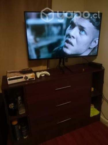 TV marca ONN, COMODA Y XBOX 360 CON UN CONTROL