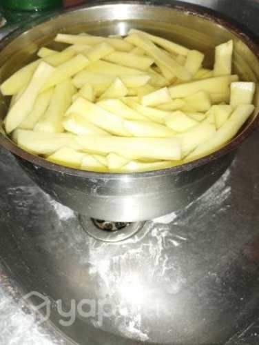 Papas naturales bastionadas listas para freir