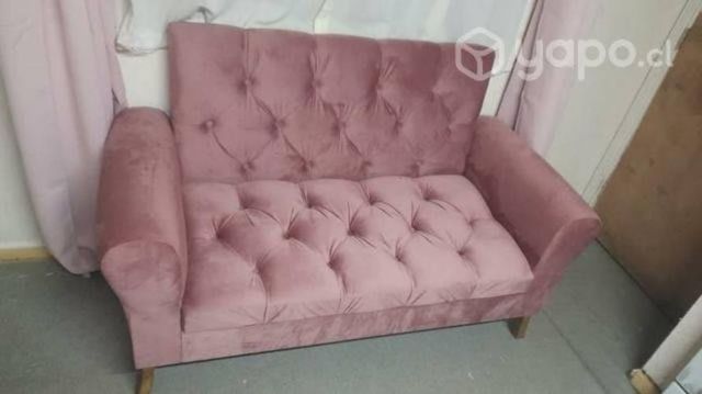 Sofa nuevo y barbies de colección