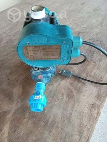 Bomba de agua con controlador de presión