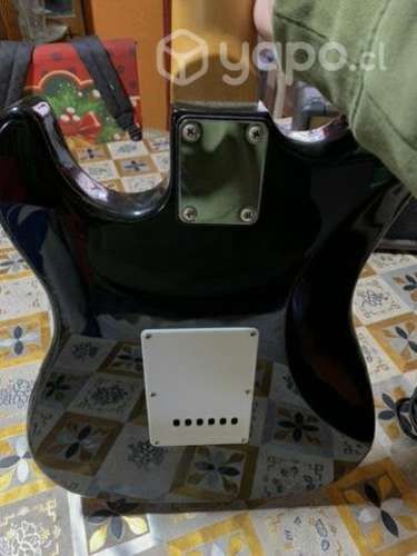 Guitarra eléctrica con amplificador Freeman