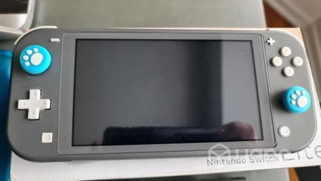 Nintendo Switch Lite + 3 Juegos
