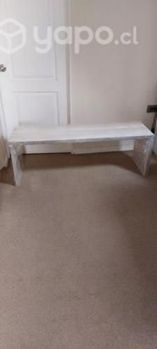 Mesa de centro color grisáceo