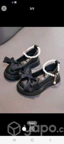 Zapatillas nuevas número 31 pero da para 29