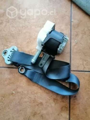 Cinturón lado derecho toyota new hilux 2.4 2016