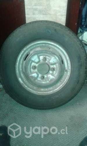 Neumatico nuevo con llanta