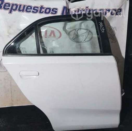 Puerta trasera derecha MG3 completa