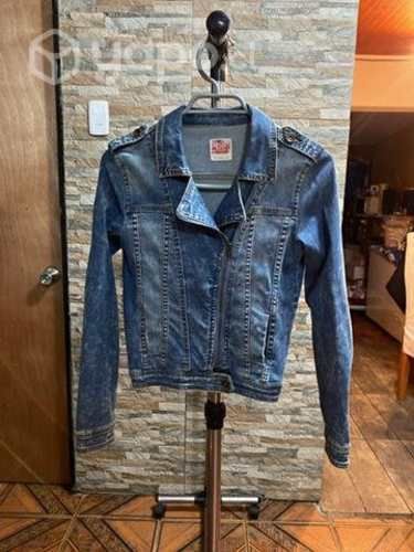 Chaqueta denim, estilo rockero