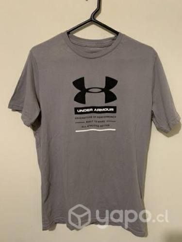 Polera nueva under armour color plomo, talla S