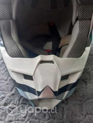 Casco FOX V1
