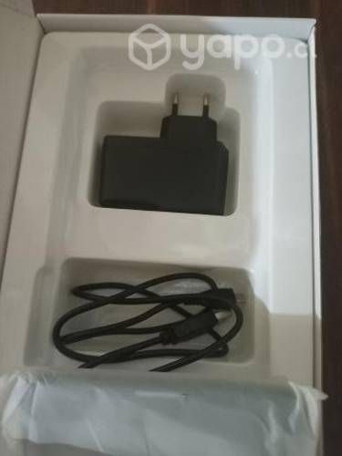 Tablet nuevo, sin uso, con caja y accesorios.
