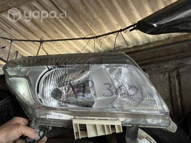 Foco camioneta Nissan NP300 2018